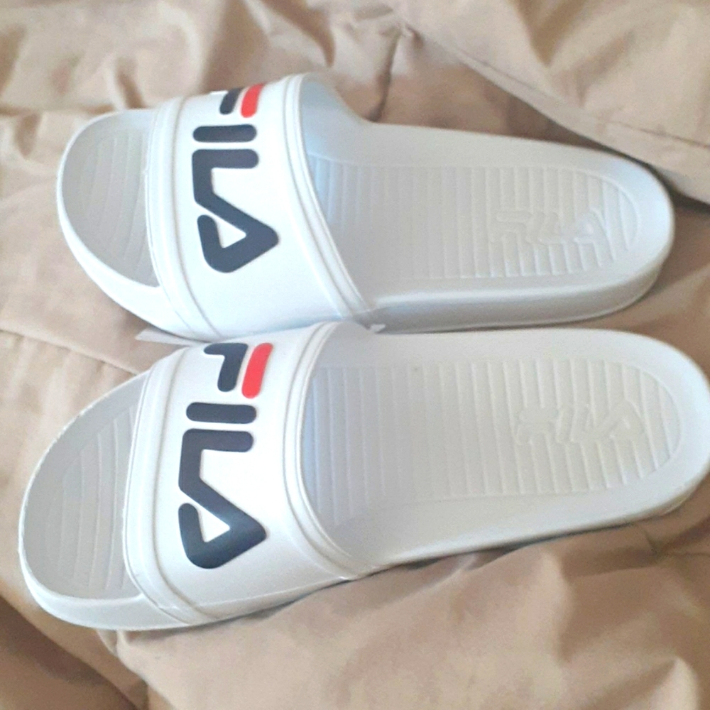 NEW FILA Slide Sandals Men’s Size 10 White With Ta